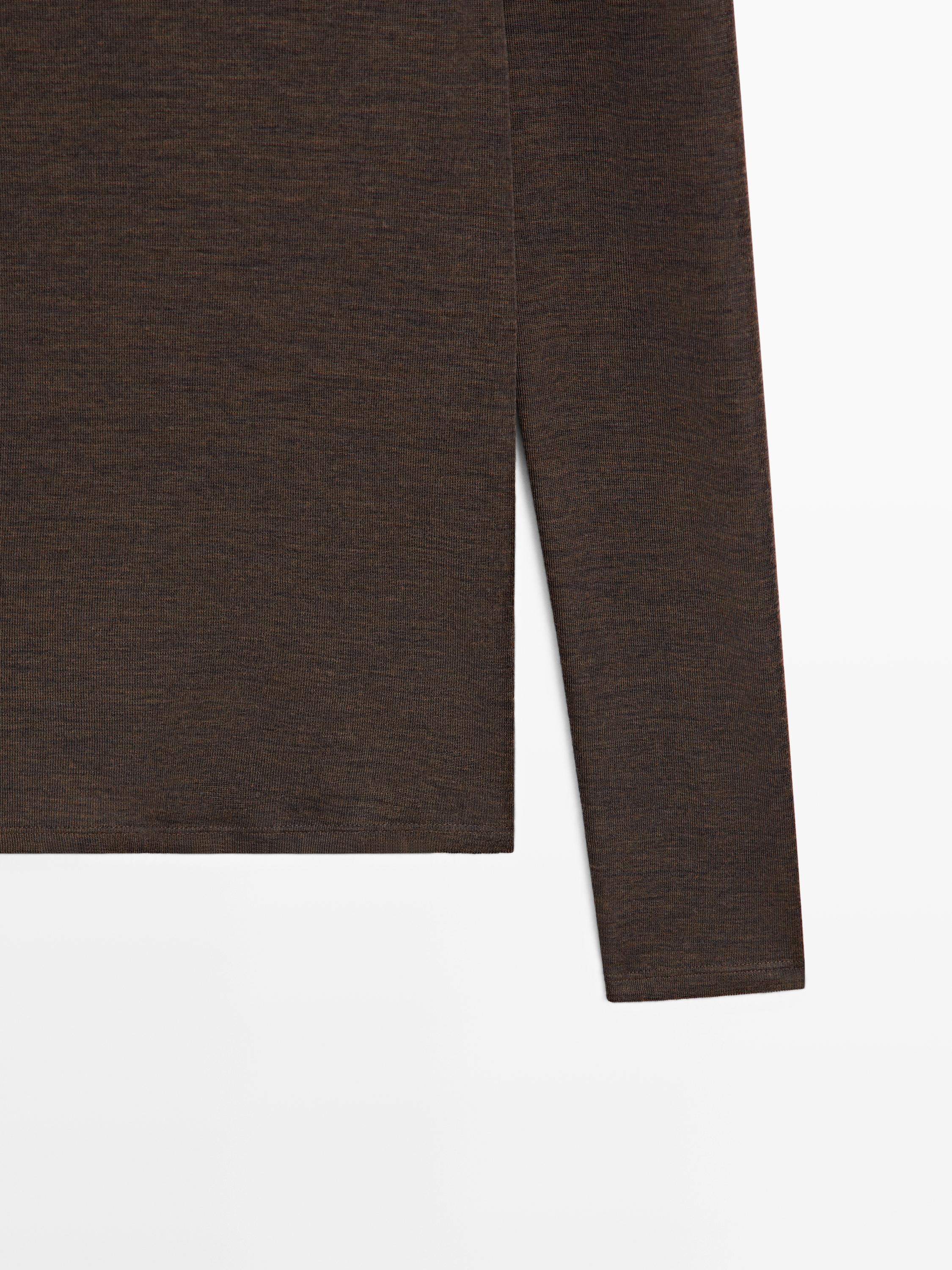 Wool T-shirt with raglan sleeves